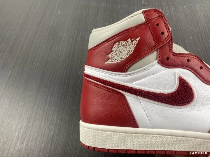 High OG (W) Chenille Newstalgia DJ4891-061 1 Jordan 0927